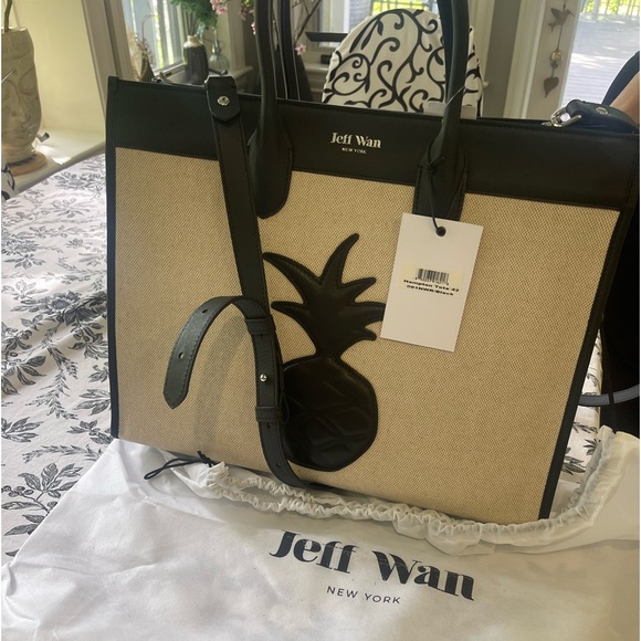 Jeff wan bag brand new retails for $279 - Picture 2 of 4